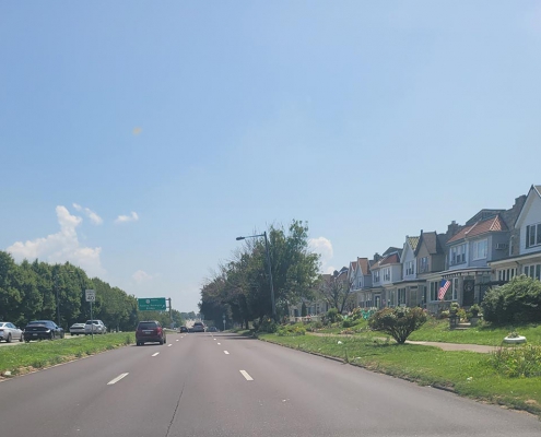 Rows of homes along the highway. Many of these are perfect to offer as a cash for home Tacony based seller.